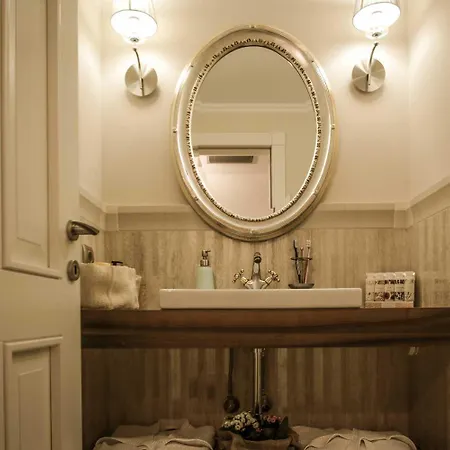 Luxury Venetian Flat In Corfu