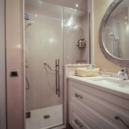 Luxury Venetian Flat In Corfu Apartment *
